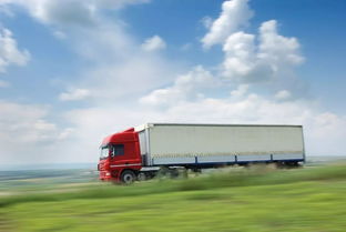 公路挤成步行街 944万人次打卡——端午网红重庆如何为道路货物运输“疏经通络”